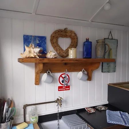 Кемпинг Meadowbeck - Shepherd Huts Fylingdales