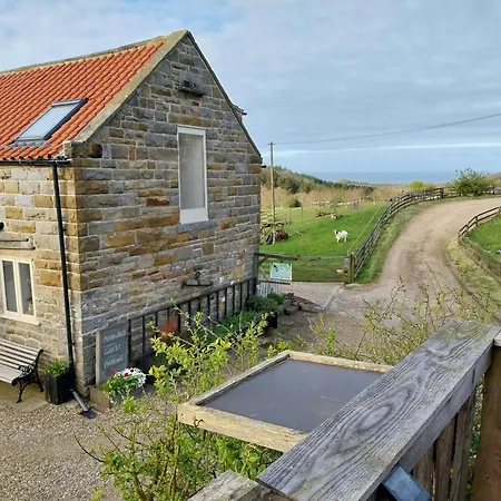 Meadowbeck - Shepherd Huts Fylingdales