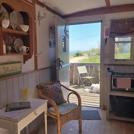 Кемпинг Meadowbeck - Shepherd Huts Fylingdales