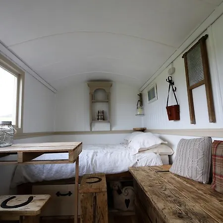 Meadowbeck - Shepherd Huts * Fylingdales