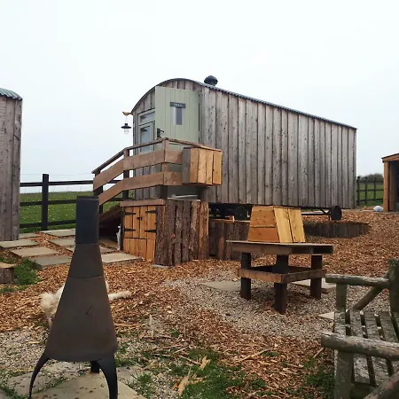 Кемпинг Meadowbeck - Shepherd Huts Fylingdales