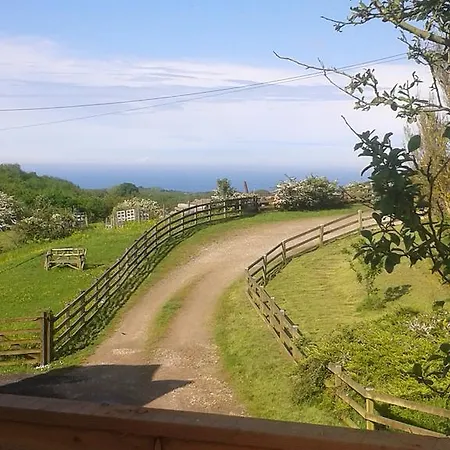 Meadowbeck - Shepherd Huts Campsite