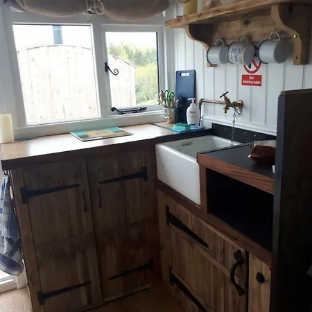 Meadowbeck - Shepherd Huts * Fylingdales