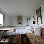 Meadowbeck - Shepherd Huts * Fylingdales