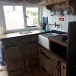 Meadowbeck - Shepherd Huts * Fylingdales